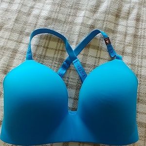 NWT VS t-shirt lightly lined wireless bra